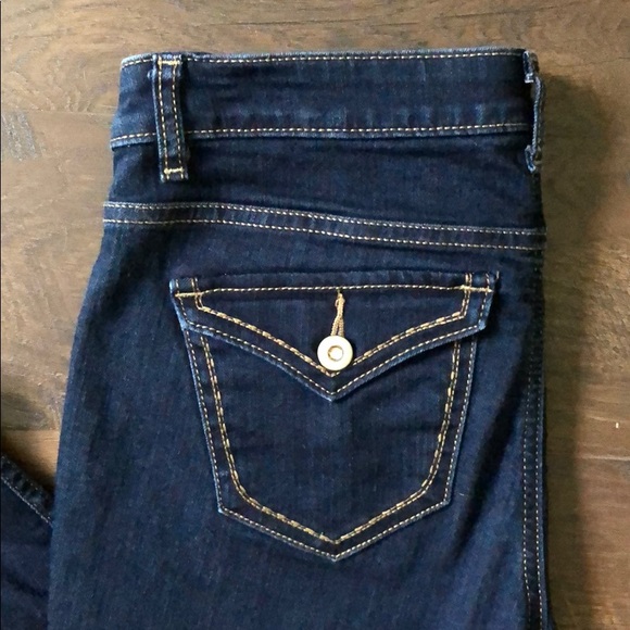 Apt. 9 Capris - Picture 2 of 4